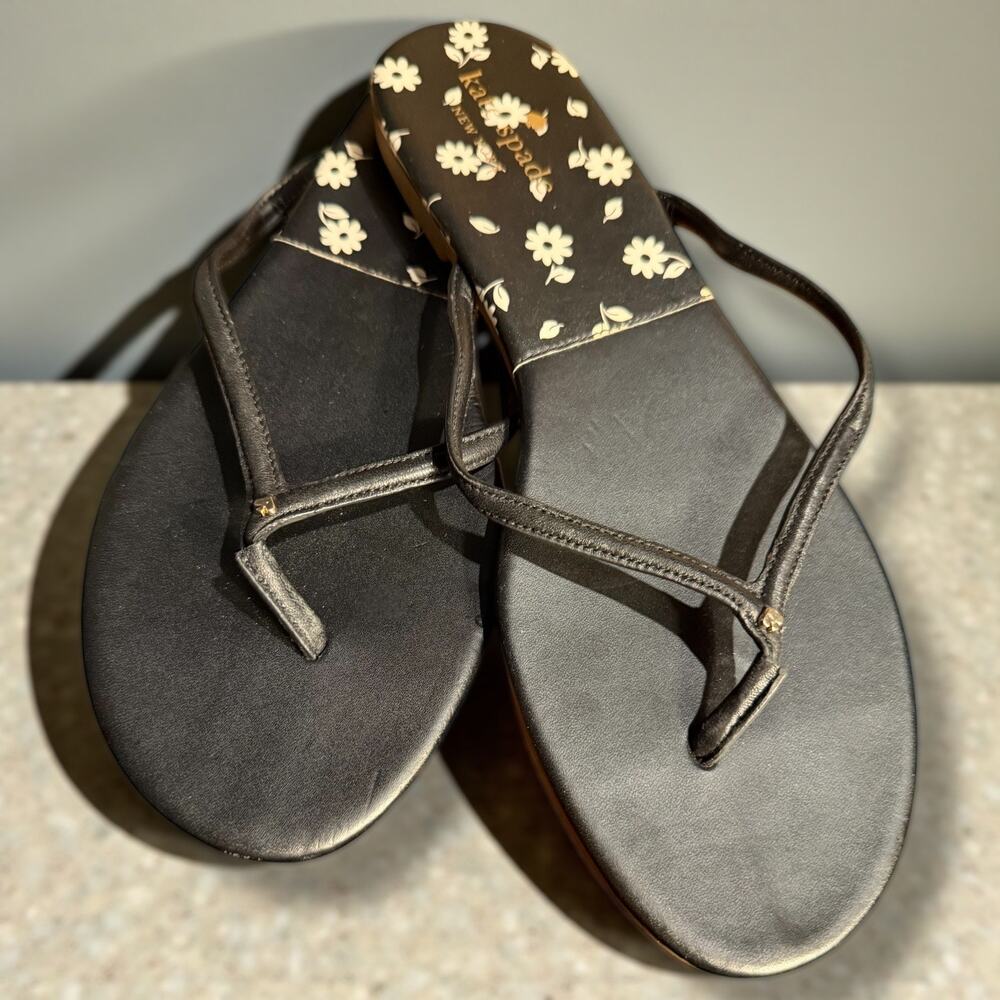 Sz 10 KATE SPADE Women's Cabana Daisy Black Sheep Leather and Rubber Flip Flops